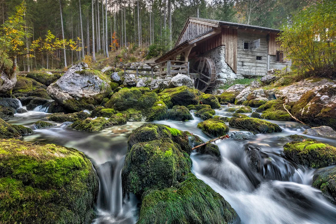 #00121 Gebirgsbach mit HuÌtte.jpg